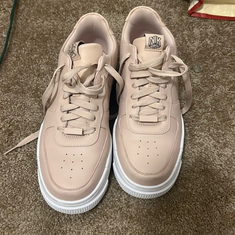 Nike Air Force 1 Pixel